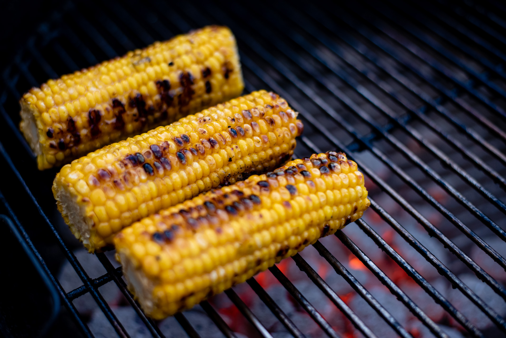 Maïs grillé au barbecue (savoureux et juteux)